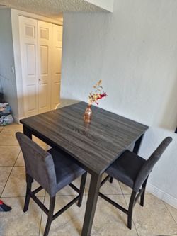 Juego de Comedor en Madera.