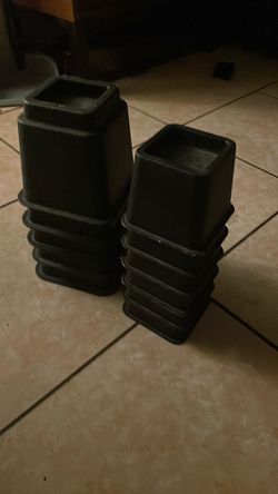 Black Plastic Bed Risers Set
