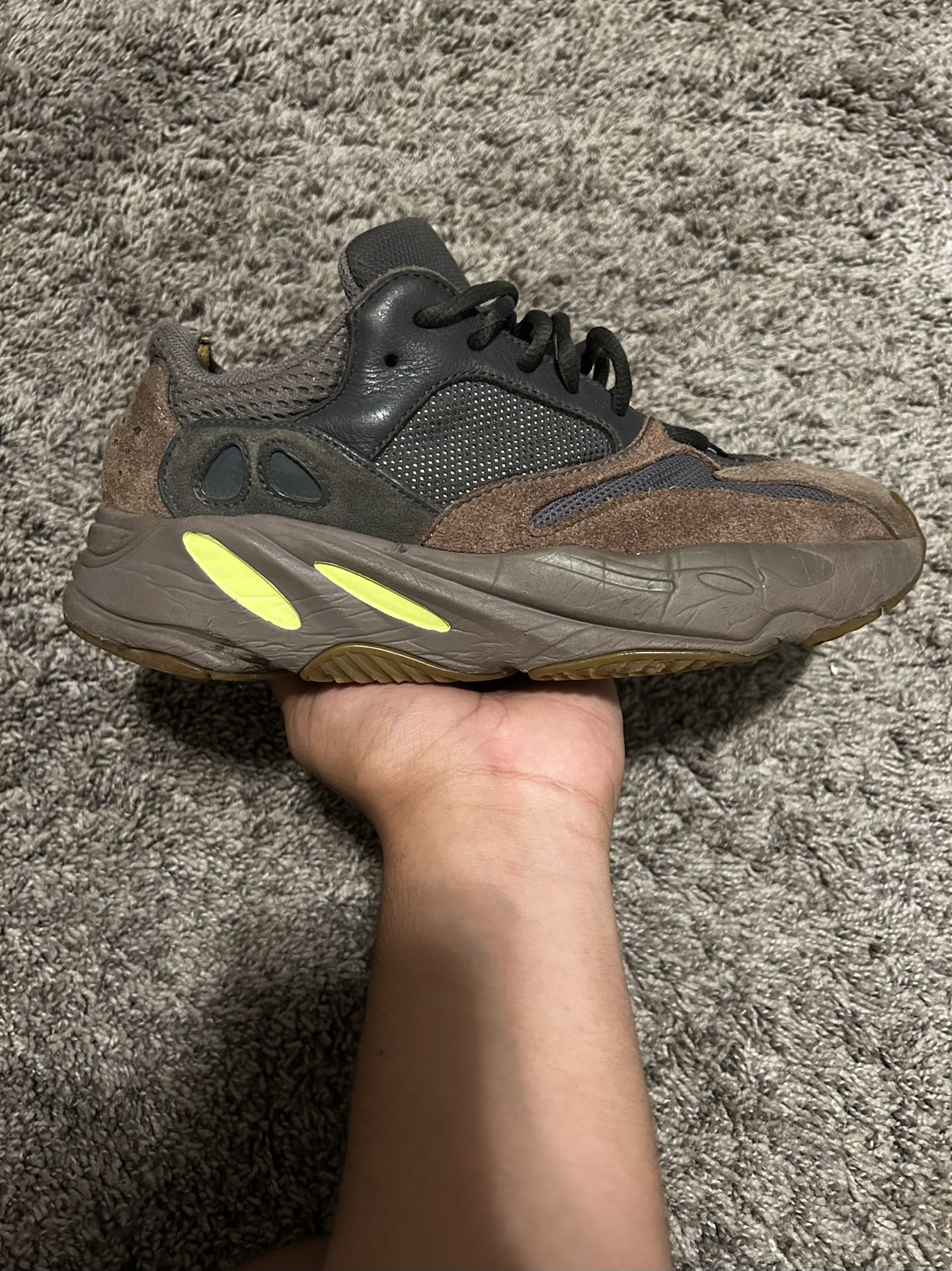 yezzy 700