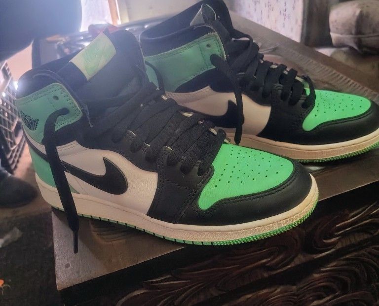 Air Jordan 1 Retro High OG 'Green Glow'