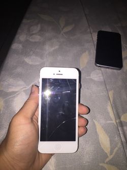 IPHONE 5 FOR PARTS UNLOCKED