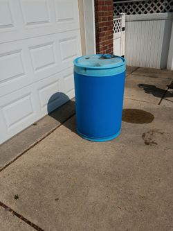 Blue plastic 55 gallon drum 🛢️