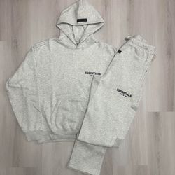 🔥 FEAR OF GOD ESSENTIALS SET – HOODIE + SWEATPANTS – LIGHT OATMEAL – SIZE L (NEW)