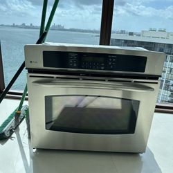 Hardly Used. Possibly Never Used Oven And Microwave 
