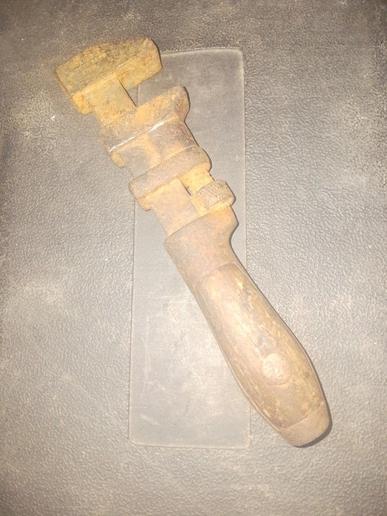 Antique Wrench L COES WRENCH CO.
