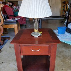 End Table With Lamp 