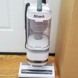 NEW cond  SHARK NAVIGATOR LIFT-AWAY MODEL VACUUM WITH COMPLETE ATTACHMENTS  , AMAZING POWER SUCTION  , WORKS EXCELLENT  , IN THE BOX 