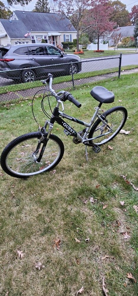 18 Speed Quest Crestwood Woman's Mountain Bike 