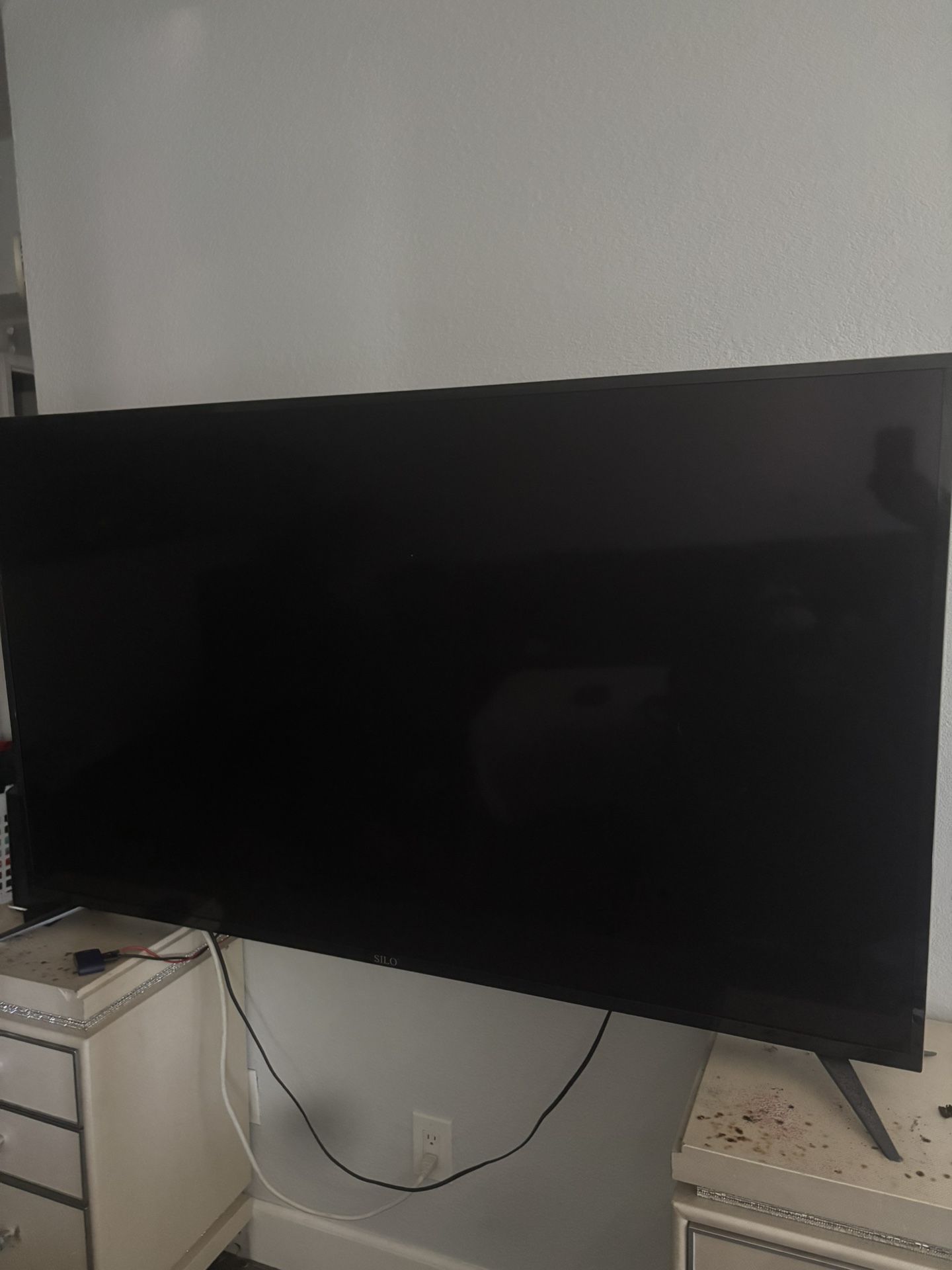 Silo 65 Inch Komes With Roku And Remote 250$