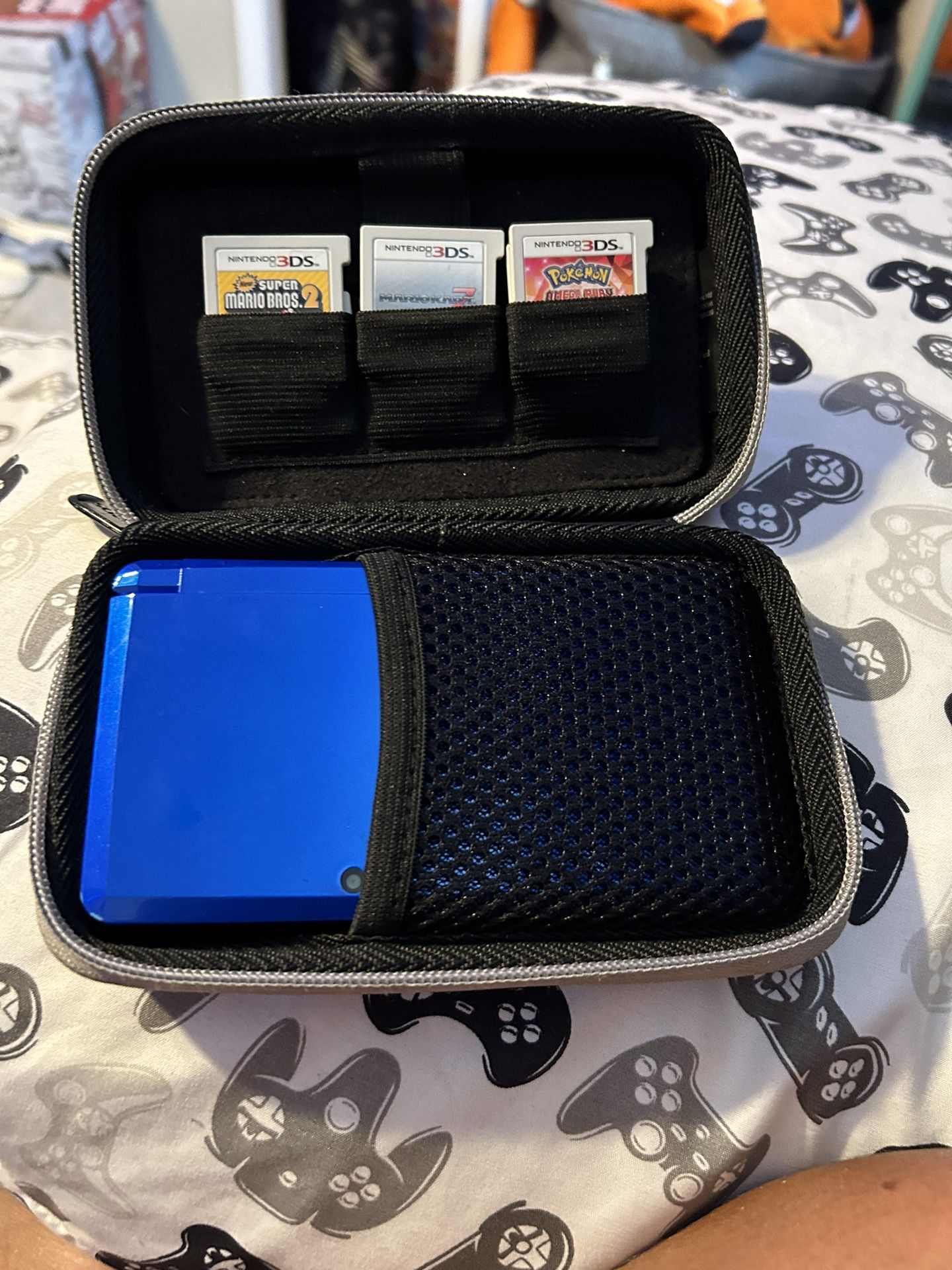 Selling Nintendo 3DS Color Blue And Comes With 7 Games