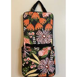 Brand new Thirty-One Island Nights Hanging Traveler Case 