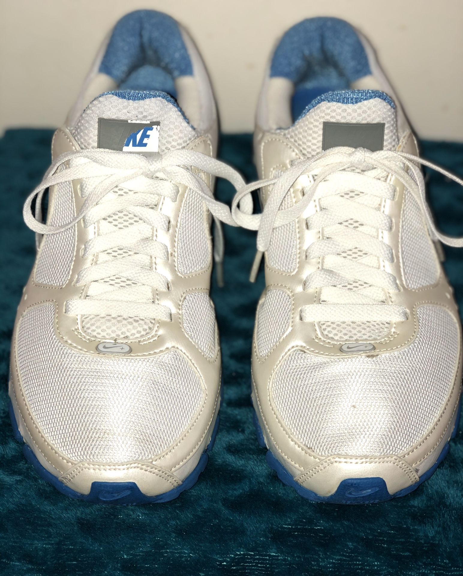 Women’s size (9) 2 pair NIKE AIR/Shock Shoe Bundle🥳