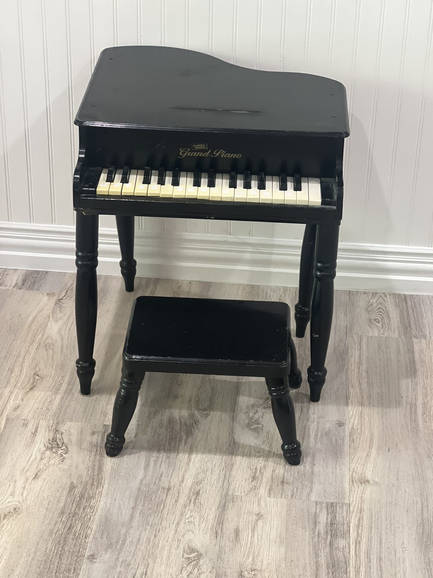First Act Discovery Child’s Grand Piano And Bench