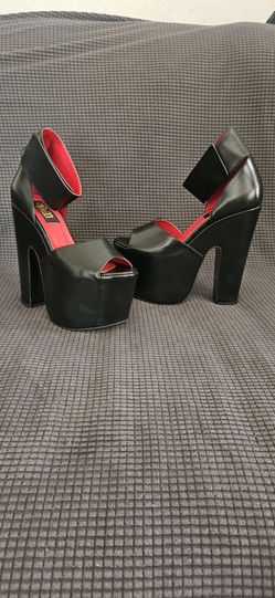 Kat Von D  Destroyer  9 1/2