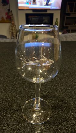 4 shark wine glasses