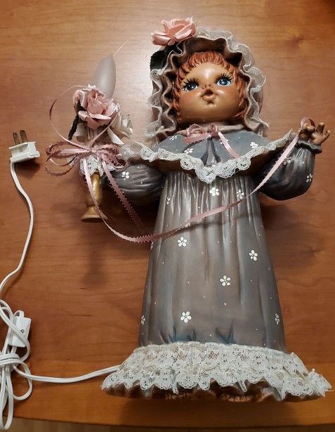 NOWELL'S MOLDS - VINTAGE NIGHT LIGHT / LAMP / MUSIC BOX - 1987 - GIRL / DOLL