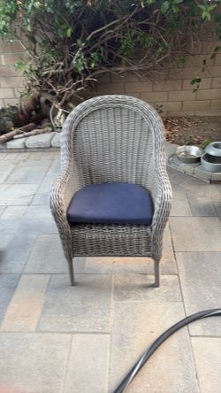 4 wicker chairs