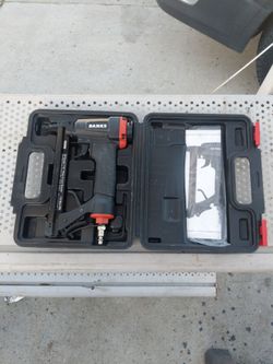 Banks wide crown stapler