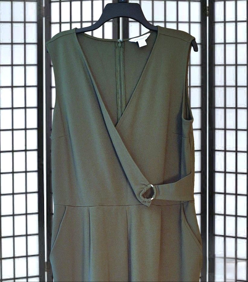 'Liz Claiborne ' Olive green sleeveless jumpsuit, Sz. 20, NWOT