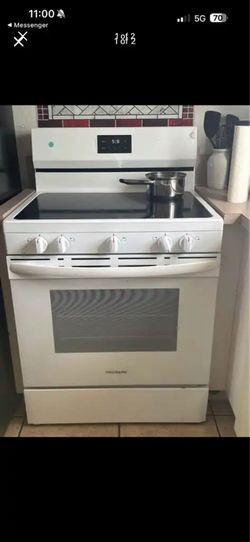 Frigidaire Glass Top Stove Brand New