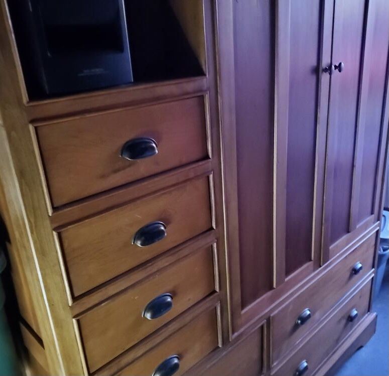 Entertainment Center/Armoire/dresser