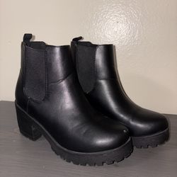 Women’s Black Boot’s Size 6 1/2