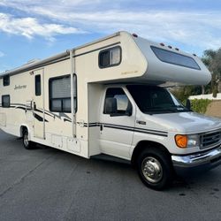 2003 Fleetwood Jamboree 29ft w/ Double Bunk Beds