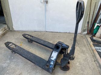 Pallet tack