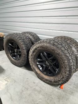 18in Trail Boss Wheels 35in Toyo AT2 Extreme