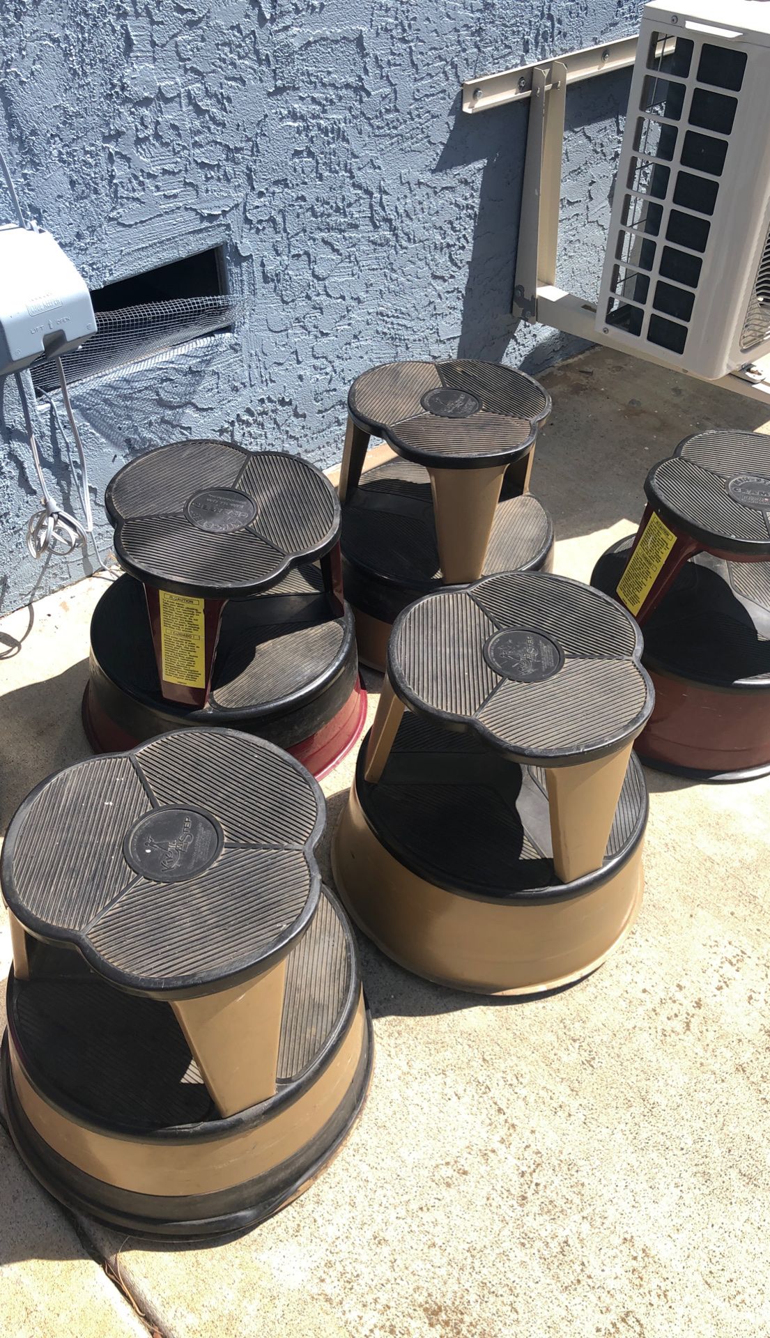 Kik-step stool with wheels