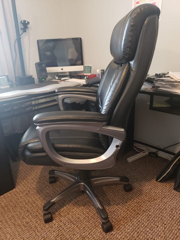 Staples Lockland Ergonomic Leather Managers Big & Tall Chair - $130 (Bowie)