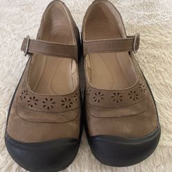 Keen Mary Janes 