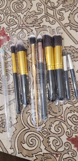 Makeup brushes