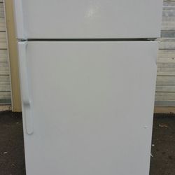 GE Fridge good size and garage ready
