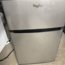 Whirlpool Mini Fridge with Freezer 