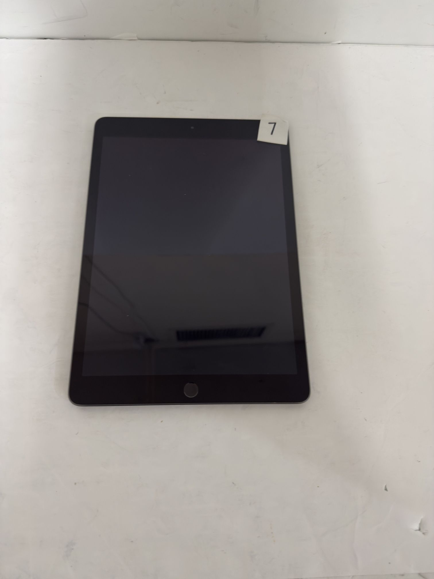 IPAD 7th GEN 32GB GOOD CONDITION