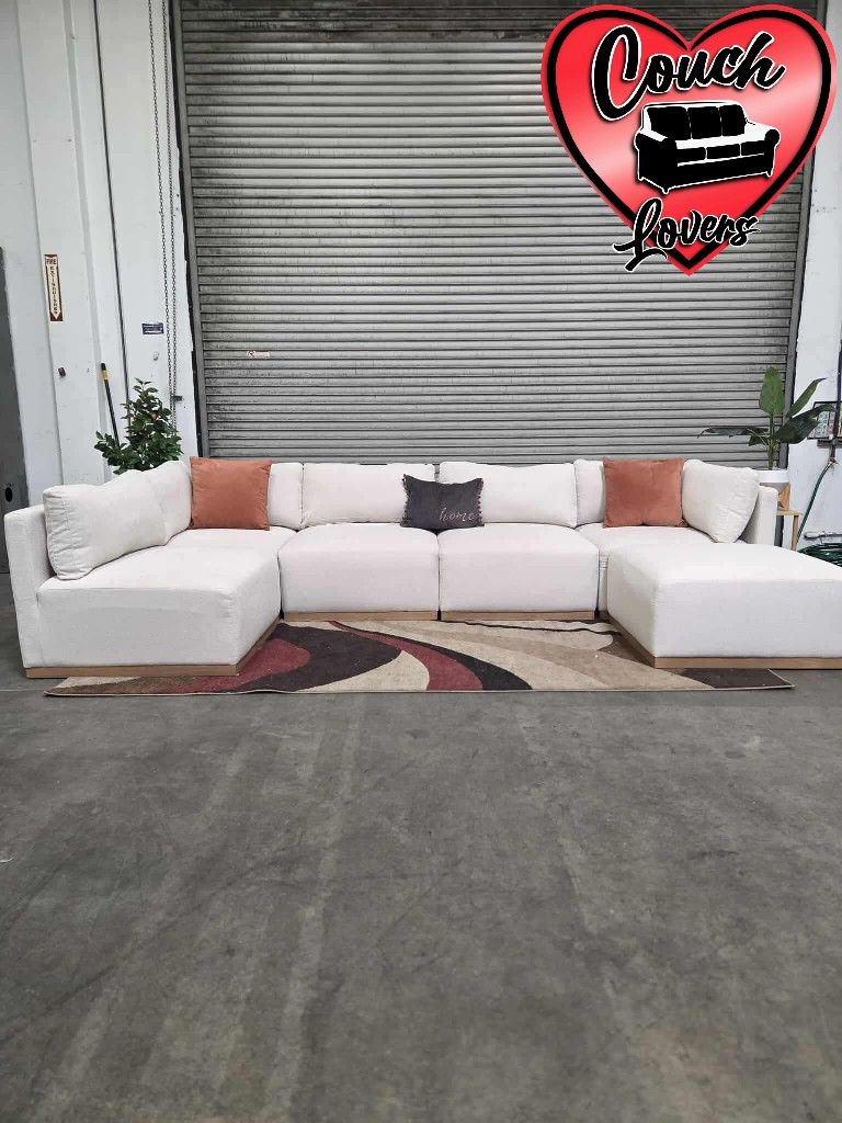 Multi Piece Sectional Couch- Summer Sale- Free Delivery‼️