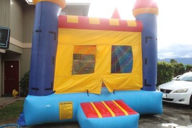2 JUMPING HOUSE
