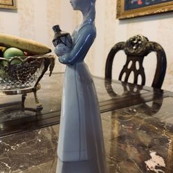 Beautiful statue 10’ hi. Ceramic.Made in Japan 