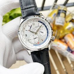 Exquisite craftsmanship, unique ingenuity, noble and grand, gentlemanly demeanor. Fully automatic mechanical movement.