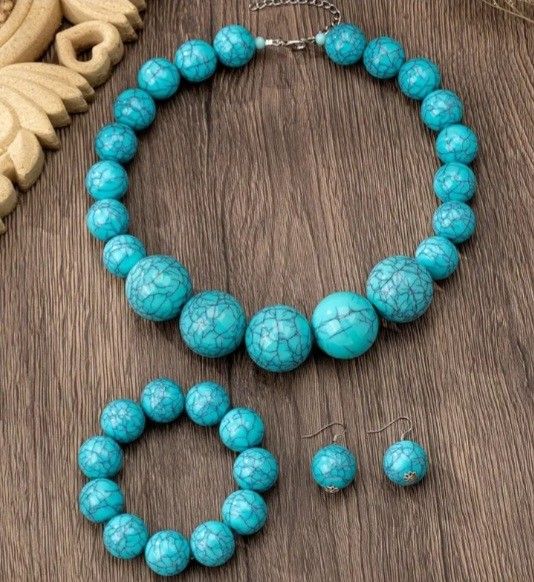 ELEGANT  FAUX ACRYLIC TURQUOISE BEADED NECKLACE, BRACELET & EARRINGS SET  🩵PRICE HAS BEEN REDUCED!!