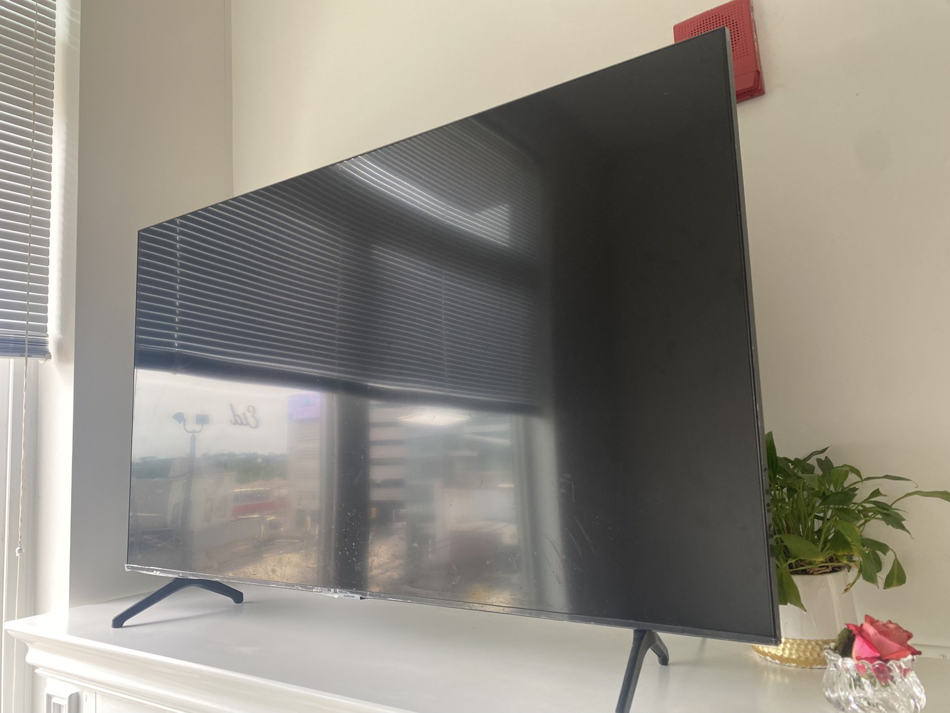 55” Crystal UHF 4k Smart TV