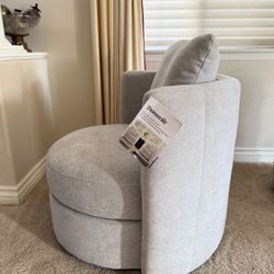 Thomasville Davos Swivel Chair