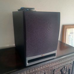 KLIPSCH SUB - WOOFER  ( SELDOM USED- EXCELLENT CONDITION  !!! ) MOVING  - REDUCED FOR FAST SALE  !! DEAL  !!!