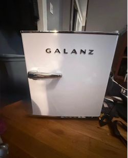 Galanz Retro Mini Fridge White
