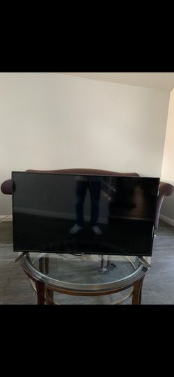 44” Flat screen TV with remote