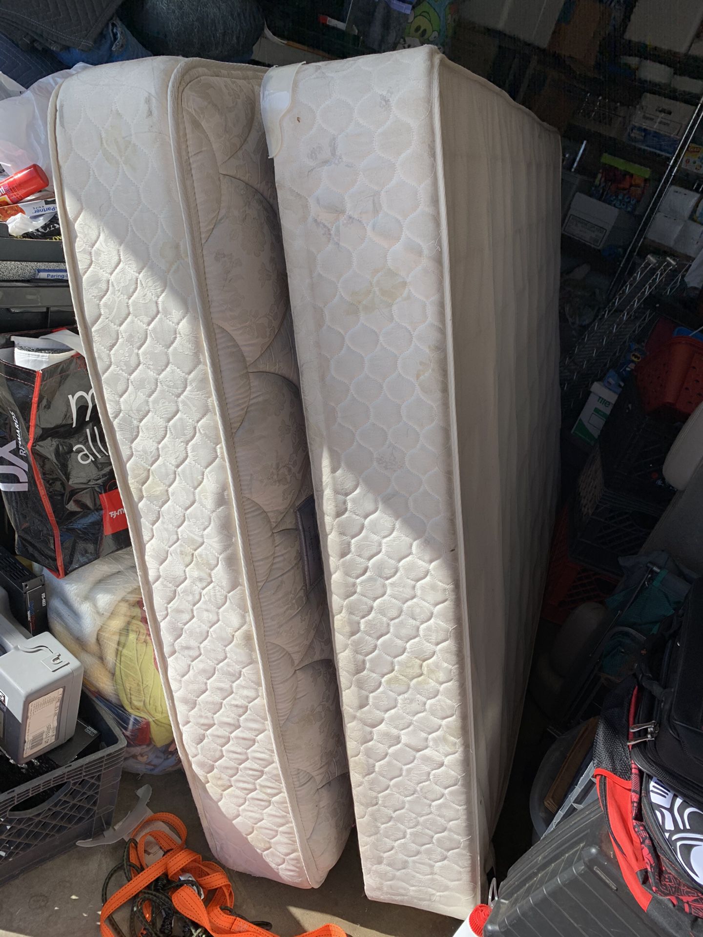Used Sealy Queen Mattress & Boxspring-looking for best Offer