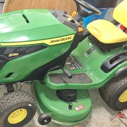 John Deere S130 42-in 22 -HP V-twin Gas Riding Lawn Mower Tractor EXCELLENT COND 3 HOURS