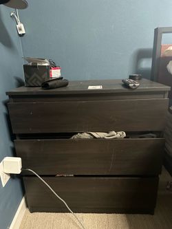 2 nightstands