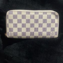 This is a Louis Vuitton Damier Azur canvas Zippy long wallet. 